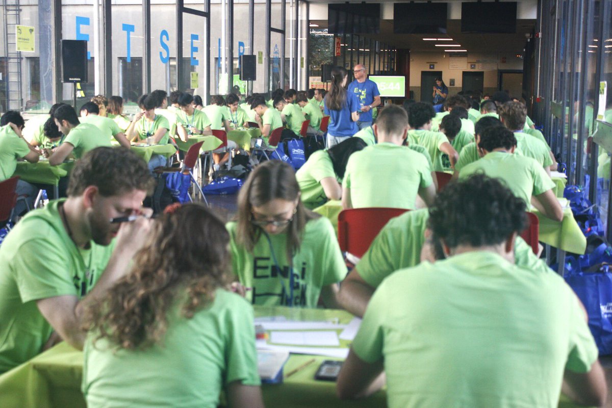 Enginyeria's tweet image. ‼️L&apos;#Engihack2025 ja està en marxa! 

🧠111 estudiants durant 12 hores posaran en pràctica els coneixements adquirits a la universitat en un treball d&apos;equip. 

No et perdis el seguiment que en fem a @FullsEnginyeria !