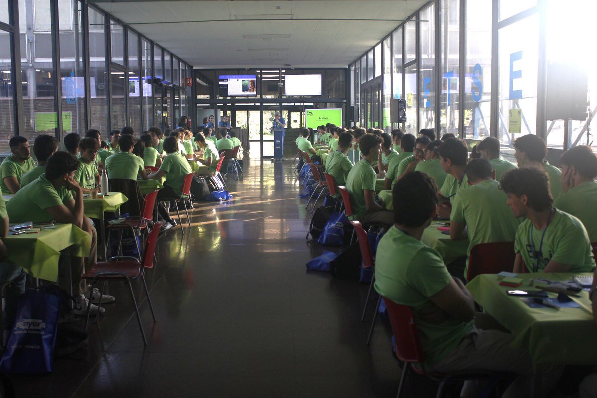 Enginyeria's tweet image. ‼️L&apos;#Engihack2025 ja està en marxa! 

🧠111 estudiants durant 12 hores posaran en pràctica els coneixements adquirits a la universitat en un treball d&apos;equip. 

No et perdis el seguiment que en fem a @FullsEnginyeria !