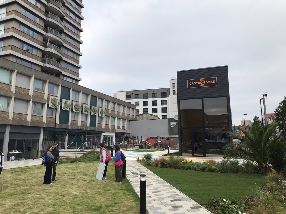 Great to commemorate The Peep Shows Super Hans marathon run from Zodiac Court/House. Met with Steve who worked so hard with Broad Green Cllrs, residents &amp; businesses to provide homes for homeless families &amp; The Croydon Smile Hub community facility to open in the coming months