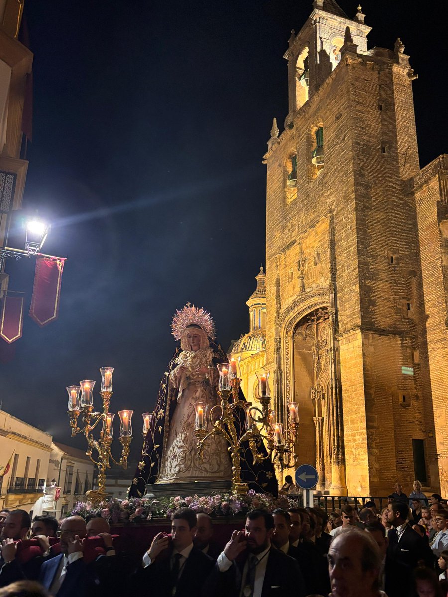 ◼️ En la noche de ayer recibimos en nuestra Casa Hermandad a la <a href="/hdadjesusutrera/">Hermandad Jesús Nazareno (Utrera)</a> con la celebración del Rosario Vespertino a su titular mariana la Santísima Virgen de las Angustias dentro de los actos de la Coronación Canónica que celebrarán en el venidero año.

📸 Jesús Jaime