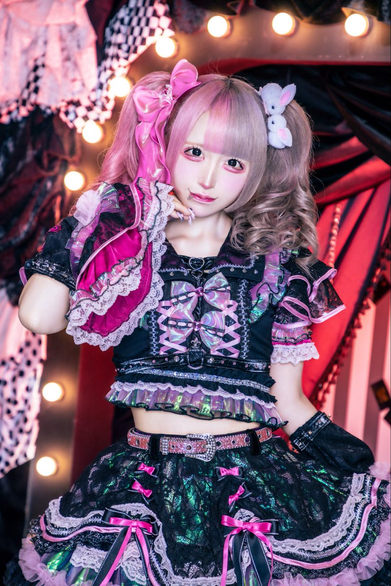 カミサマパレード☪️【公式】8/27 BIGCAT ONEMAN (@kamipare_info) on Twitter photo 🎪KAMISAMA PARADE 3人目メンバー公開🎪
天瀬みる🎠🎀 <a href="/kamipare_miru/">天瀬みる🎠🎀カミサマパレード</a>
パレードカラー:ピンク
「甘くて儚い 二人だけの秘密を隠して」
🔄RP&いいね【456】で次のメンバー解禁
#カミパレ 🎪KAMISAMA PARADE 3人目メンバー公開🎪
天瀬みる🎠🎀 <a href="/kamipare_miru/">天瀬みる🎠🎀カミサマパレード</a>
パレードカラー:ピンク
「甘くて儚い 二人だけの秘密を隠して」
🔄RP&いいね【456】で次のメンバー解禁
#カミパレ
