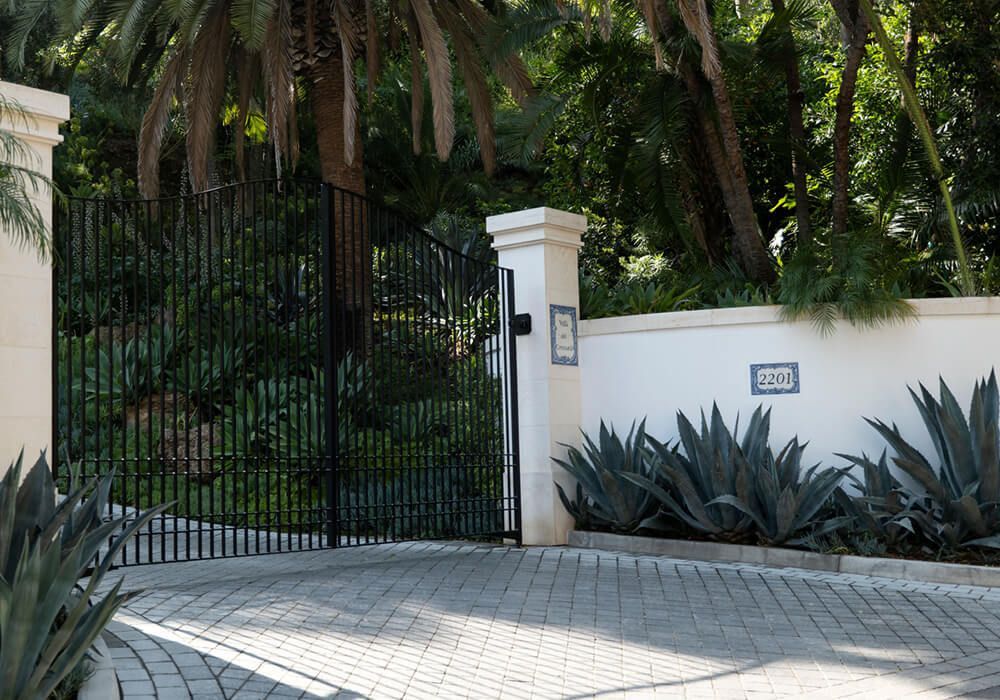 Abode2 (@abodetwo) on Twitter photo #JenniferLopez and #BenAffleck have relisted their 38,000 sq. ft. #BeverlyHills estate for $52M, down from $61M, featuring 12 bedrooms, 24 bathrooms, and a guest penthouse. 
Whilst ‘love may not cost a thing’, luxury living sure does!
#celebrityhomes #luxuryproperty #JenniferLopez and #BenAffleck have relisted their 38,000 sq. ft. #BeverlyHills estate for $52M, down from $61M, featuring 12 bedrooms, 24 bathrooms, and a guest penthouse. 
Whilst ‘love may not cost a thing’, luxury living sure does!
#celebrityhomes #luxuryproperty