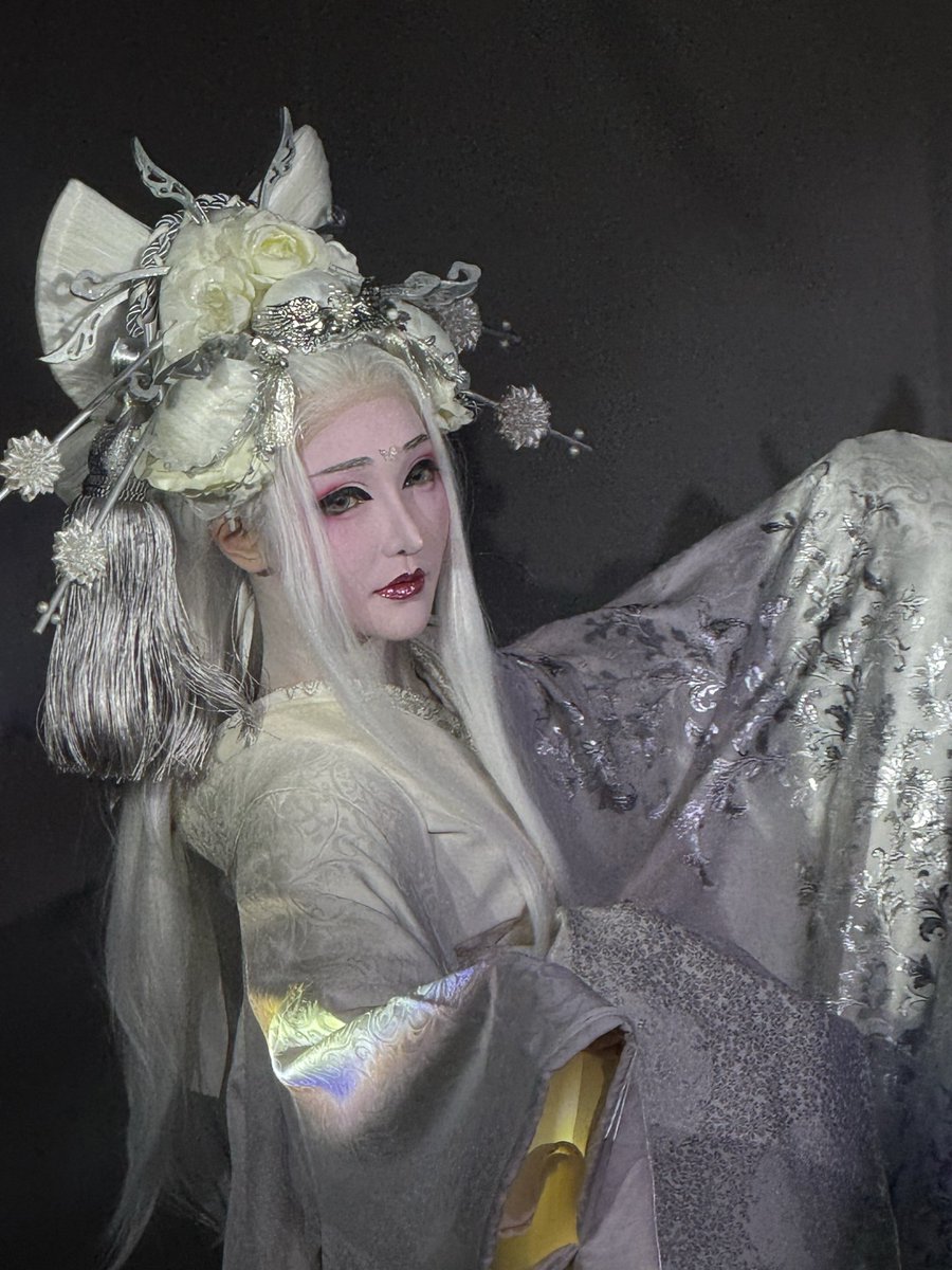 お疲れ様です( ⑅ᴗ͈ ᴗ͈)♡

美しすぎる鈴様ᥫᩣ  ̖́-

どこから来たの？って聞きたくなる
まさに異次元✨⁝(ᵒ̴̶̷᷄⌑ ᵒ̴̶̷᷅   )⁝

 #橘鈴丸 座長
 #LA公演
 #行ってらっしゃいませ