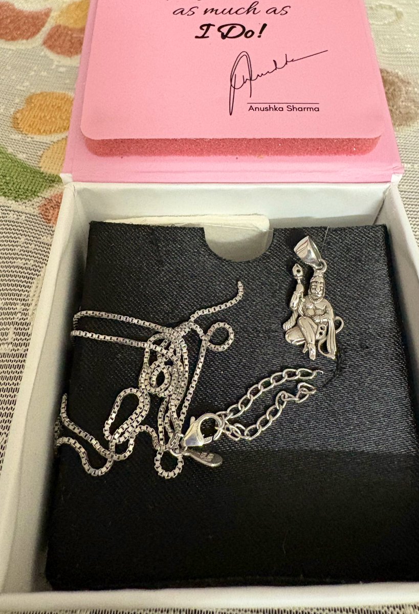 MusingGee's tweet image. So so disappointed with the quality of silver jewellery by #GIVA  .  The quality of products is deteriorating with time. This ring broke yesterday and so did the chain I bought only one week back!  Please refund my money and take back your faulty product. 

And put money in your…