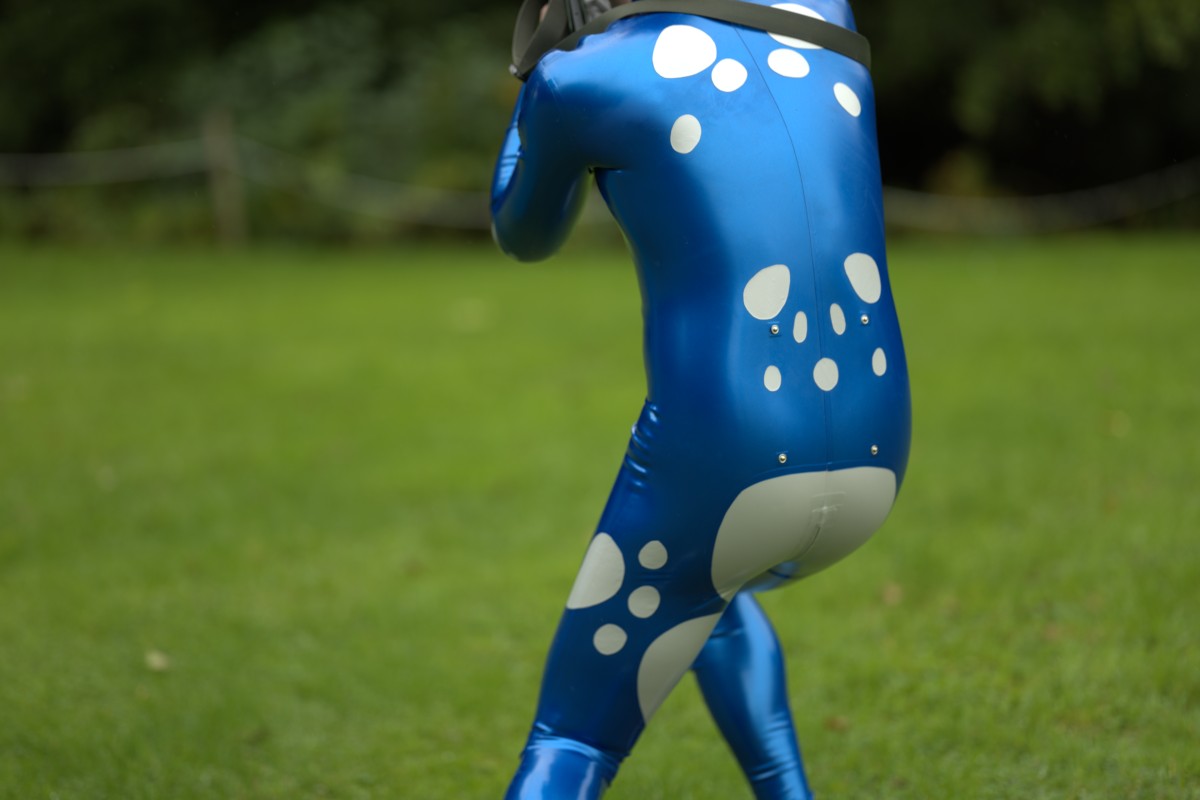 Thanks <a href="/makenshifox/">@makenshifox@blimps.xyz</a> for the butt pic. No tail, but I'm pleased I got a chance to show off the spots. #rubberfur #latex