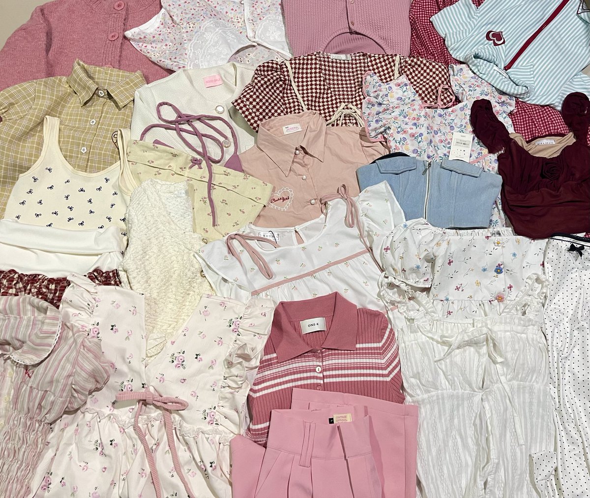 nonkoy09's tweet photo. 🌸 ส่งต่อเสื้อผ้างานแบรนด์ Uniqlo Gu H&amp;M Zara Pomelo งานไอจี มีมากกว่าในรูป 300+ 🌸
 
🎀 รี+ฟอล ซื้อ 3 ตัว ค่าส่ง 20.- / 5 ตัวส่งฟรี 
ปักไว้ได้เลย เค้ามากดใจเรียกกกก

#ส่งต่อเสื้อผ้า #ส่งต่อเสื้อผ้ามือสอง #เสื้อผ้ามือ2  #ส่งต่อ #เสื้อผ้ามือสอง #โล๊ะตู้เสื้อผ้ามือสอง https://t.co/XJN7zT0QFJ