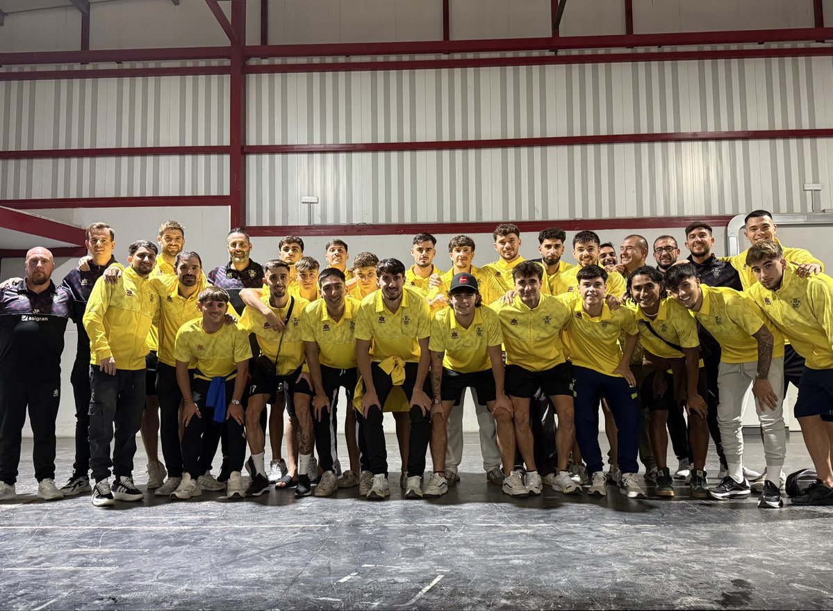 CDHuetorTajar's tweet image. Una imagen que refleja el espíritu de nuestro club: unión, respeto y esfuerzo💛💙

#CDHT #CESURCA