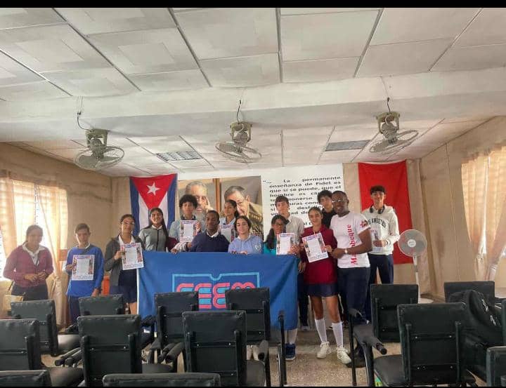 Desde la provincia de Mayabeque se realizan los Consejos Municipales de la #FEEMdeCuba 🇨🇺, espacio de un fructífero debate 🗣️ en el que nuestros estudiantes 🙋🏻‍♀️ aportan ideas que construyan una mejor organización 

#UnaFEEMQueAmaYFunda
#RumboALos55
#100AñosConFidel