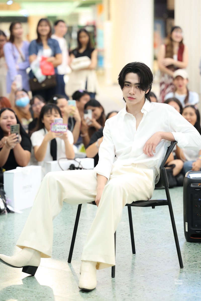 daisyboom09's tweet image. 𝜗𝜚
251011
พี่ธรทั้งใจอ่ะ ต้องแบบนี้ดิวะ 🫣
BESEVBOOM AT TOPS X PANTENE
@besevboom #besevboom
#PanteneTreatmentxBoom
#TOPSofBeauty2025xBoom