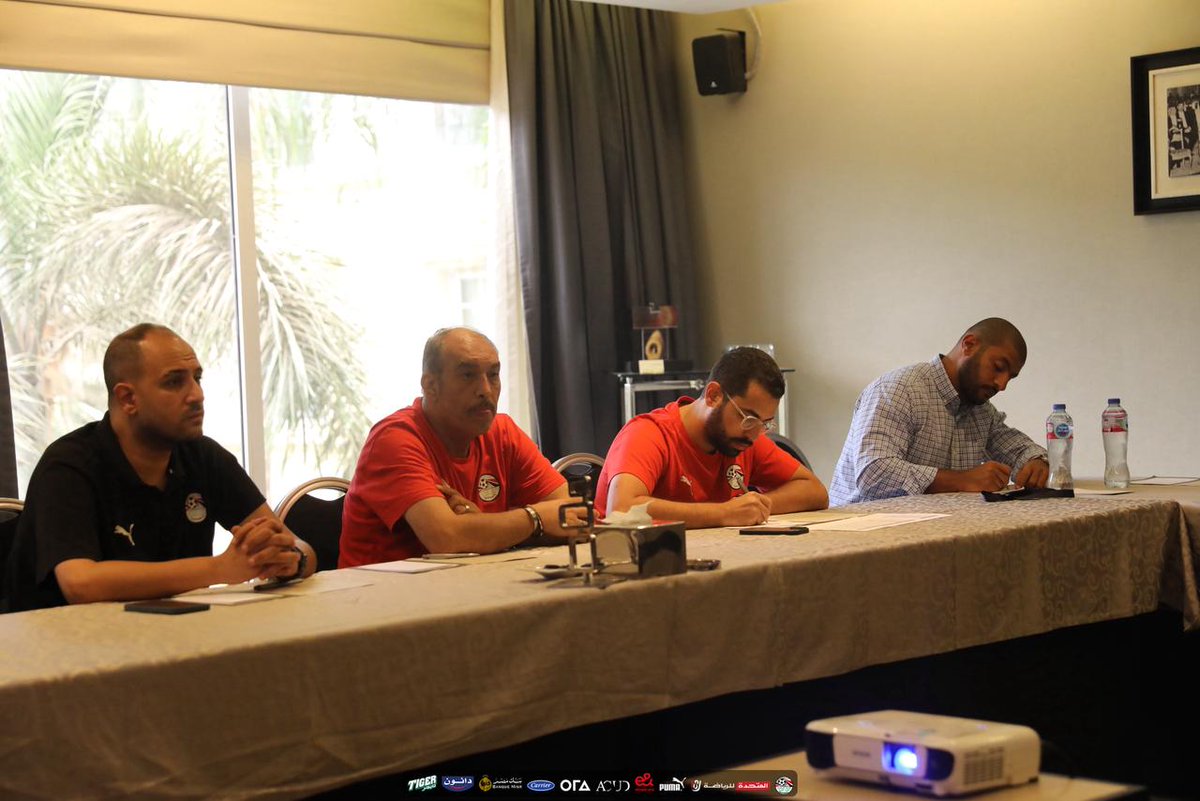 EFA's tweet image. 📸| أسفر الاجتماع الفني لمباراة منتخب مصر وغينيا بيساو المقرر لها العاشرة مساء غدًا الأحد باستاد القاهرة ضمن مواجهات الجولة العاشرة والأخيرة من التصفيات الأفريقية المؤهلة لنهائيات كأس العالم 2026 والتي حسمها الفراعنة بالتأهل الرسمي، عن ارتداء المنتخب المصري القميص الأحمر والشورت…