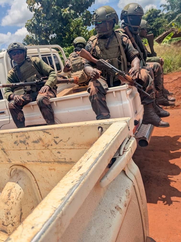 wembi_steve's tweet image. #RDC : 🚨🛑‼️❌Après le survol d’un hélicoptère militaire, trois (3) Jeeps pleines de militaires de la Garde républicaine #GR se sont déployées à nouveau sur Gombe (chefferie #Wadimbisa en territoire de #Wamba), village natal de @CNangaa , coordonnateur de l’AFC/M23. Le chef…