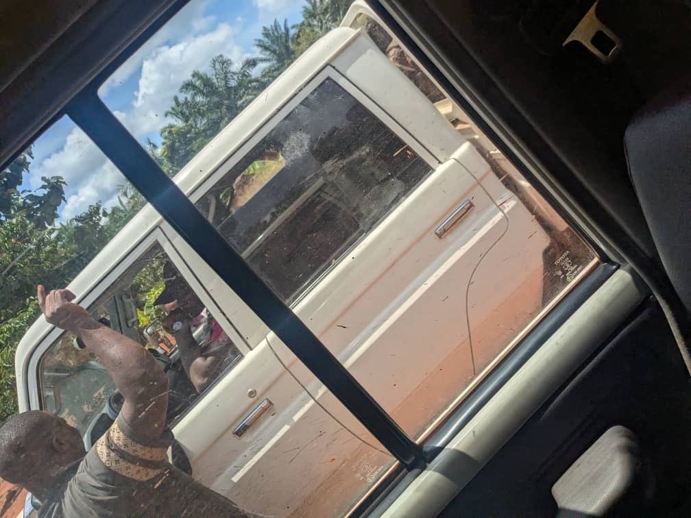wembi_steve's tweet image. #RDC : 🚨🛑‼️❌Après le survol d’un hélicoptère militaire, trois (3) Jeeps pleines de militaires de la Garde républicaine #GR se sont déployées à nouveau sur Gombe (chefferie #Wadimbisa en territoire de #Wamba), village natal de @CNangaa , coordonnateur de l’AFC/M23. Le chef…