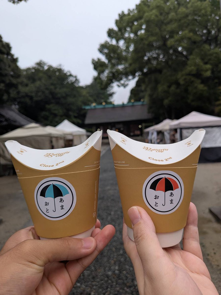 chiehandmade's tweet photo. 1時間だけと思って行ったのに2時間ウロウロしてました😂
息子と散歩。あまおとさんのコーヒーは最高っす❤︎

片手に傘とコーヒーだったので写真これしか残してなくて😂(これも息子のスマホw)実は初めて行った神明社。坂キツかった…出店ここじゃなくて良かった() https://t.co/GqSCX0dM17