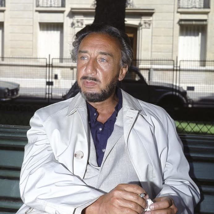 "La vie est jeune. En vieillissant, elle se fait durée, elle se fait temps, elle se fait adieu. Elle vous a tout pris, et elle n'a plus rien à vous donner, je vais souvent dans les endroits fréquentés par la jeunesse pour essayer de retrouver ce que j'ai perdu. Parfois je