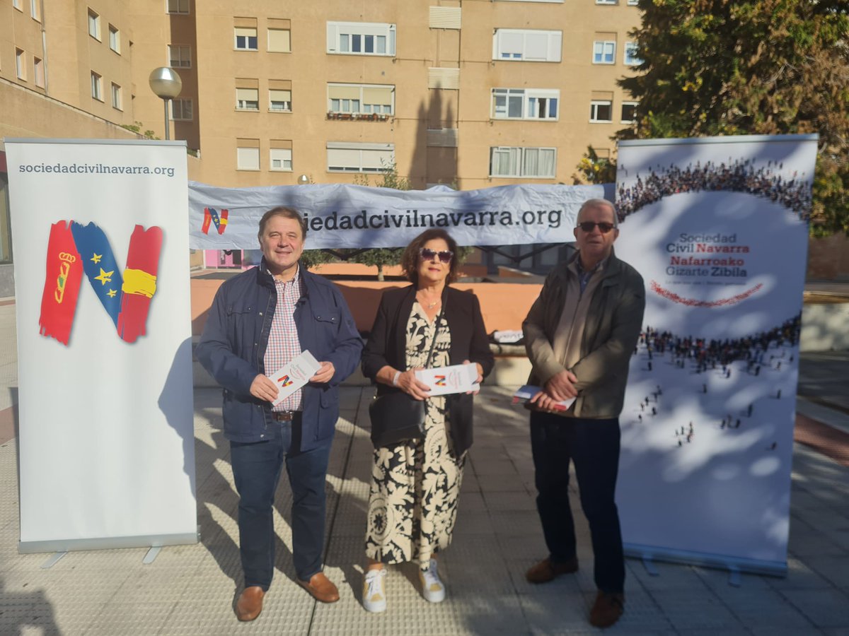 SocNavarra's tweet image. Sociedad Civil Navarra ha hecho su presentación en Barañain esta mañana del 11 de Octubre. Hemos repartido  folletos en los que se  recoge  qué es Sociedad Civil, una asociación de ciudadanos que defendemos los valores constitucionales, la identidad de Navarra como Comunidad…