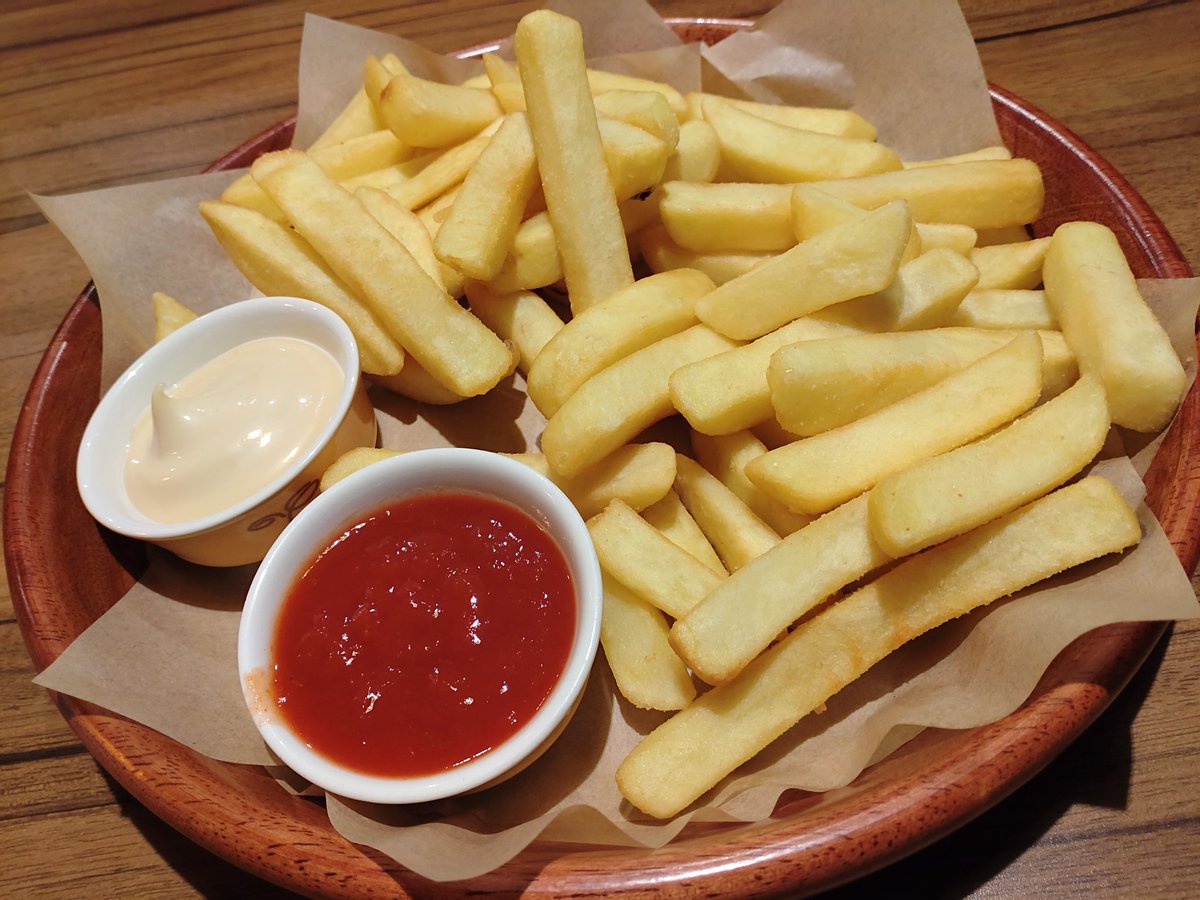 ricenature3939's tweet image. 夜飯😃ガリバーフェアだったからびくドンで食べたよ🤚さすがに私はガリバーは辞めといたわ🤣息子はガリバーバーグのガリバー盛りだけどこの差よ🤣お腹いっぱい😋#びっくりドンキー　#ハンバーグ