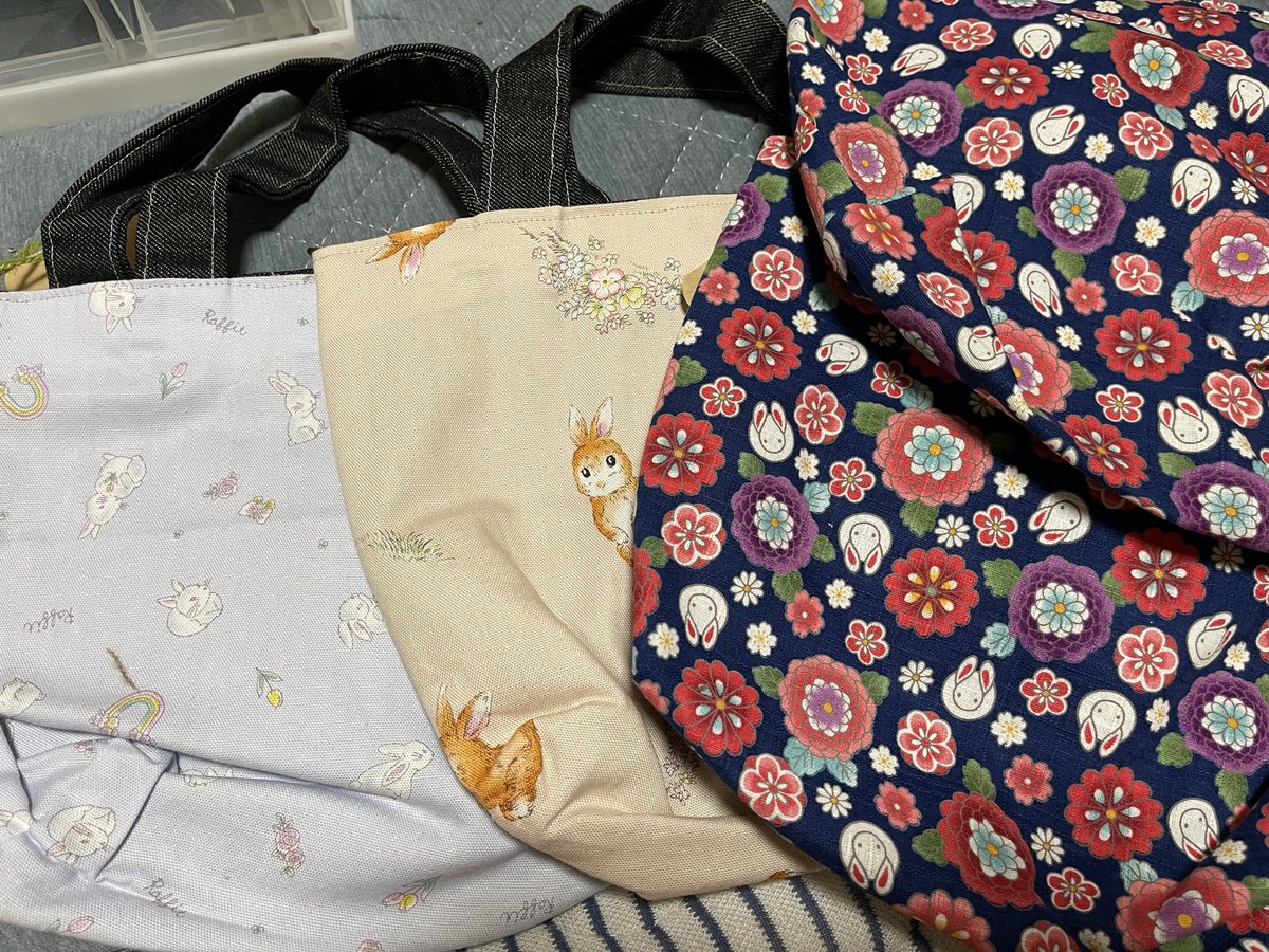 Oxql5c0's tweet image. ペットボトル650ミリまで入るサイズ
ミニトートバッグお弁当入ると思います
1000円➕送料

明日、出店に並べてしまいます