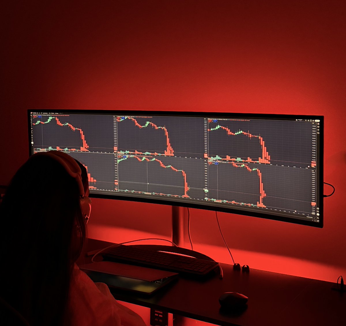 SolanaSensei's tweet image. My girlfriend doing red light therapy again