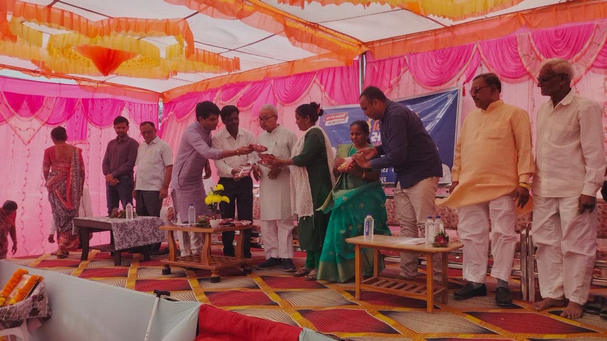 TDOVIRPUR's tweet photo. વિકાસ સપ્તાહ અન્વયે વિકાસ યાત્રા કાર્યક્રમનું આયોજન વીરપુર તાલુકાના ખેરોલી ગામે કરવામાં આવ્યું. માન.ધારાસભ્યશ્રી, પદાધિકારીશ્રીઓ,અધિકારીશ્રીઓ અને  ગામલોકો ઉપસ્થિત રહ્યા. https://t.co/PIib8qKQgC