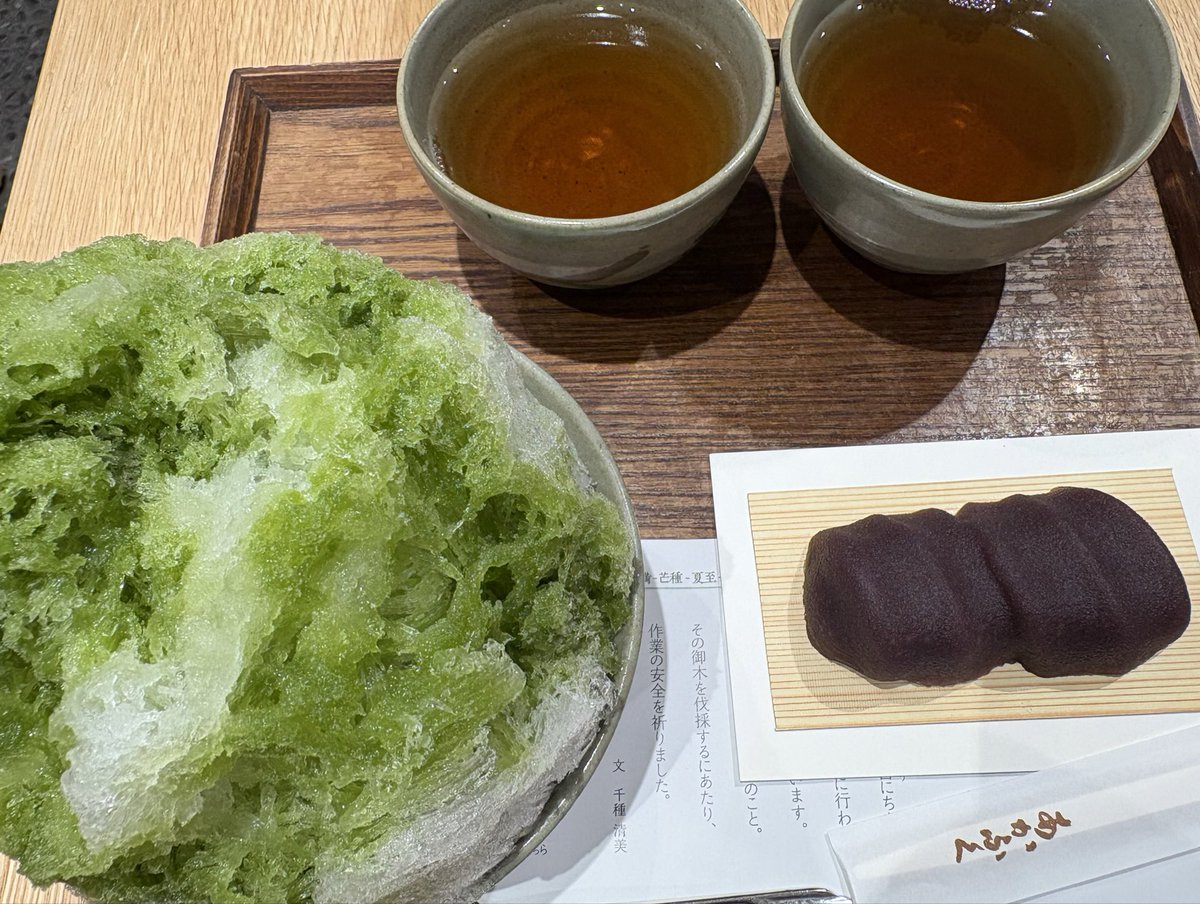 0mipi0's tweet photo. なんば高島屋の赤福でおそらく今年最後となるかき氷を食べた https://t.co/9LglzzCoLC
