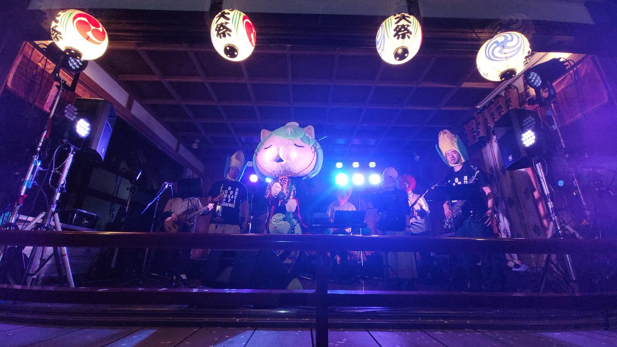 kyabesan831's tweet photo. #田無神社 #例大祭 でのステージ 雨の中でしたがたくさんの人で盛り上がりました🎶
配置をご覧頂いた方々ありがとうございました😊
コメントの見方が分からず勉強しておきます😅
#キャベッツさん
#ミックスベジタブル
#SSHorns https://t.co/dGR3eBPCC4
