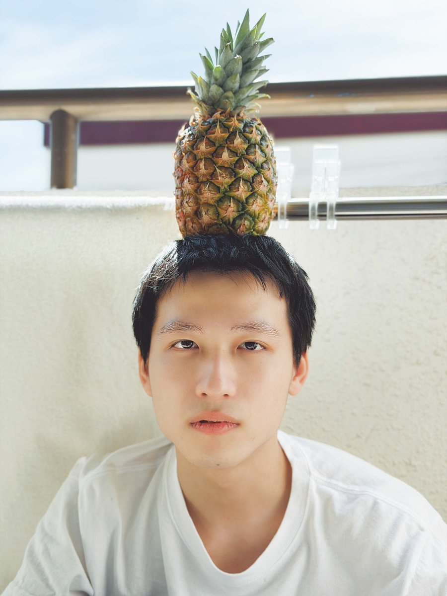 snd_noko's tweet photo. 🍑写真展・新作ZINEのお知らせ🍑

1年ぶりに写真展を開催します。

テーマは「UNRIPE」—未熟。 
熟した果実と、変わりゆく彼ら。その境界が溶け合う一瞬を切り取りました。 

写真展【UNRIPE】

🗓️会期：11/14(金)−16(日) 13-19時（最終日-18:30） 
📍会場：MODeL T Gallery (西荻窪駅 徒歩5分) https://t.co/8QdPiNlkM8