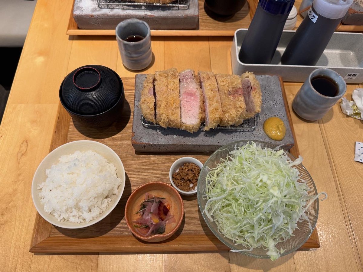 hide0840's tweet image. 本日のリブも最高です👏👏

📍とんかつひこのや　逗子