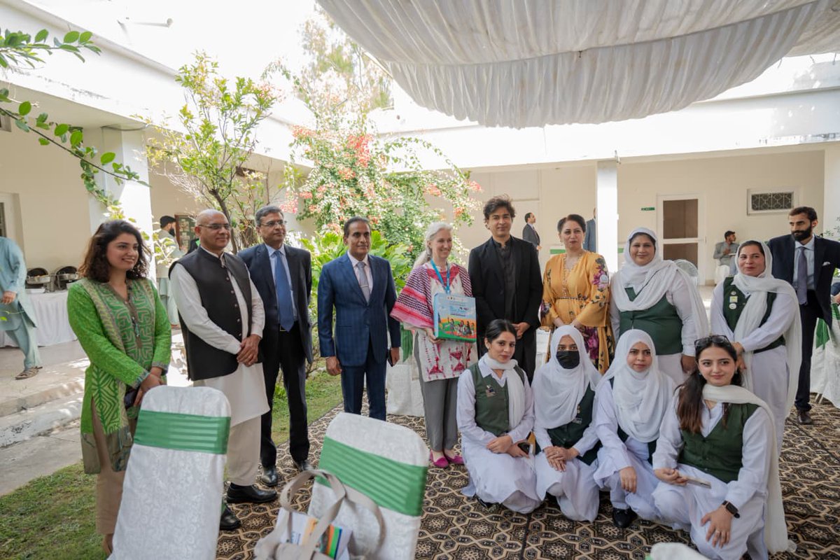 ncswpk's tweet photo. On #DayOfTheGirl, NCSW joined UNICEF at “The Change I Lead” to celebrate the power of girls to shape a better tomorrow. Chairperson Ume Laila Azhar “Every girl deserves to learn, grow &amp; lead — to be the superhero her family &amp; society needs.” #TheChangeILead #GirlEmpowerment #NCSW https://t.co/NaFd5sToGM