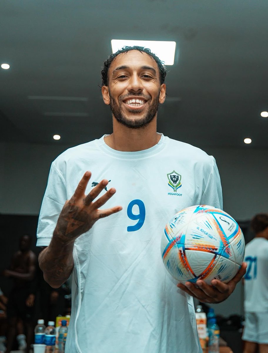 Pierre-Emerick Aubameyang in his last 3 matches for club and country:

⚽️ vs Strasbourg
⚽️🅰️🅰️ vs Ajax
⚽️⚽️⚽️⚽️ vs Gambia

Legend 🌟