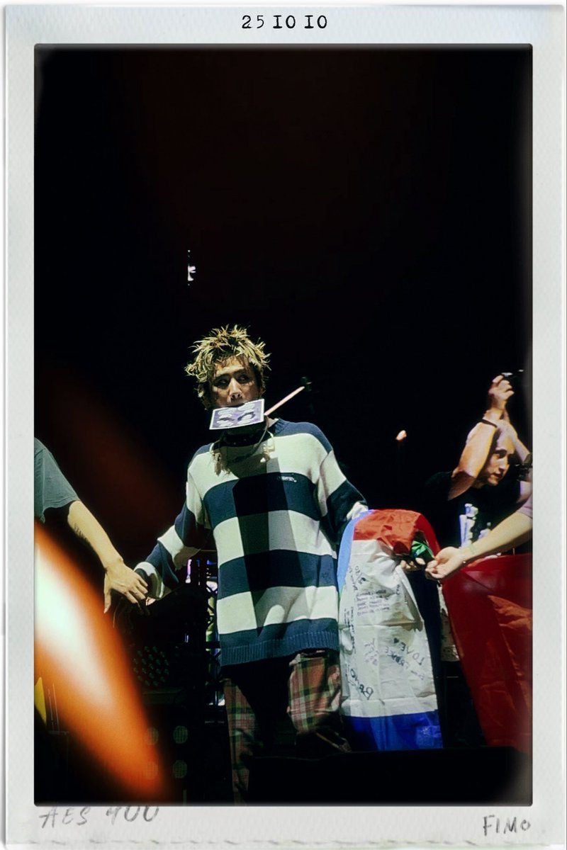 luv_wonnie's tweet photo. My drawing made it to Taka again 💜
This Detox Paris date was amazing !!!
#OneOkRock #DetoxWorldTour2025 https://t.co/7nOUJRP1F6