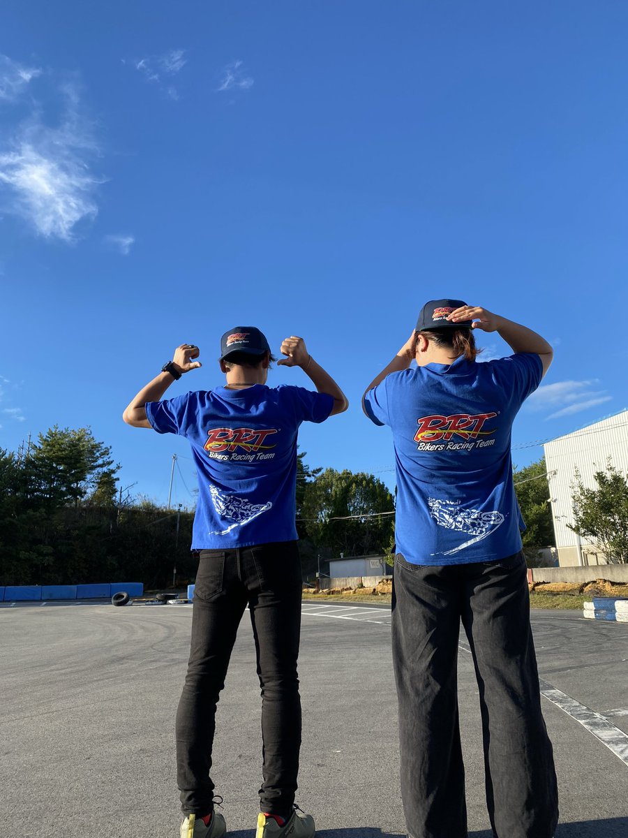 iwt_k_kenty1's tweet image. @bikersracingteam 
ゆうなちゃんとBRTTシャツ着て写真撮影✨

#Bikersracingteam #BRT