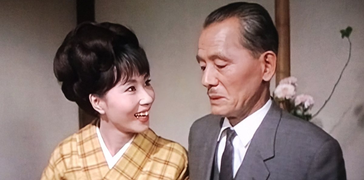 morimotosingo's tweet image. 「四つの恋の物語」(②)
・恋愛しないのは四女の和泉雅子さん。
・手痛い失恋をする次女の十朱幸代さん。
・恋愛に悩みに悩む三女の吉永小百合さん。
・おいらくの恋？の父親、笠智衆。↓↓
#吉永小百合
#十朱幸代