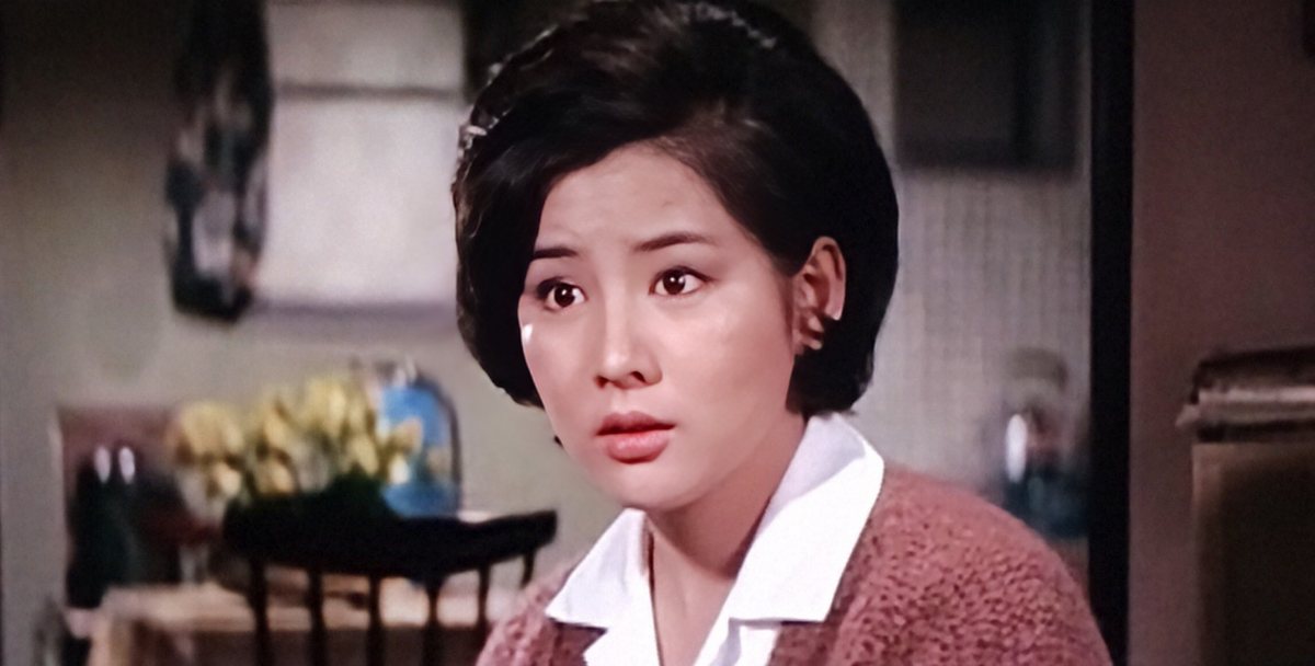 morimotosingo's tweet image. 「四つの恋の物語」(②)
・恋愛しないのは四女の和泉雅子さん。
・手痛い失恋をする次女の十朱幸代さん。
・恋愛に悩みに悩む三女の吉永小百合さん。
・おいらくの恋？の父親、笠智衆。↓↓
#吉永小百合
#十朱幸代