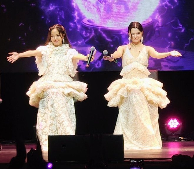 nangnang_gf's tweet image. อยากคุยกับสไตลิส อยากรู้ค่ายดิลกับแบรนด์เสื้อผ้ายังไง ไม่พูดตั้งแต่ครั้งก่อน ไม่คิดเองได้บ้างเหรอ เคารพแบรนด์เสมอนะ แต่ค่ายต้องเคารพความเป็นBA VกับCด้วย เค้าไปถึงปารีส คานส์ เรดซี เมท บีโอเอฟ อะไรที่ทำให้เป็นที่จดจำอ่ะ ทำได้มั้ย แต่ไม่ใช่ให้จำแมงกระพรุนป่ะ😭