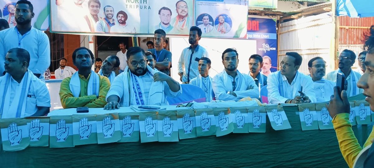 NIRUPAM18736162's tweet image. &quot;#STOP VOTE CHORI 
Today, a workers&apos; meeting and ‘’signature campaign’’were organized at Dharmanagar Congress Office By Youth Congress. The program was attended by IYC General Secretary @Hargun Singh Ji, TPYC PRESIDENT@Neel Saha Ji,