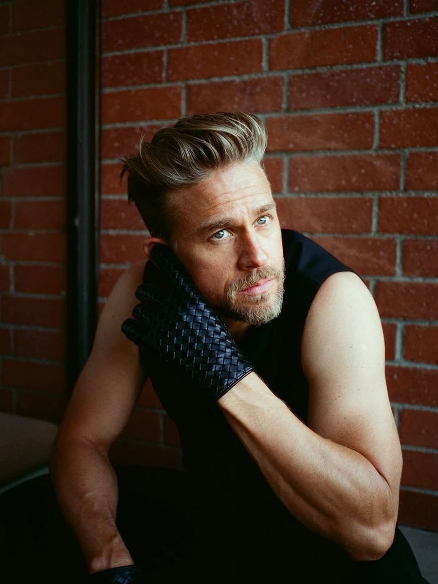 Charlie Hunnam tweet media