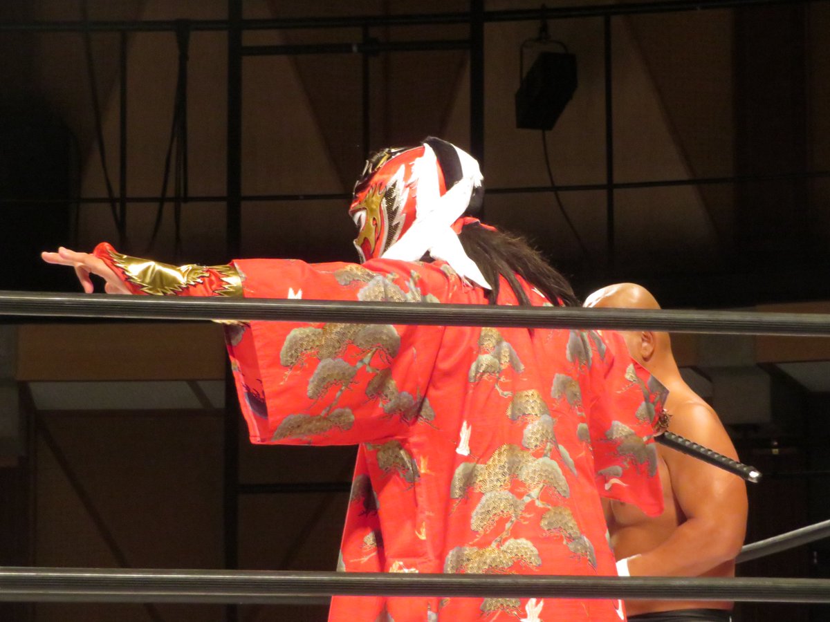 Cg4ueBgYOsI1T53's tweet image. ハヤブサ選手、息子達にみせられてよかった！！確かにハヤブサ選手がこのリングにいました、試合後バク宙後、ロープ使ってリングから降りる、あの姿…
試合終わってから退場時はハヤブサ選手の今日が流れてました。みにいけて良かったです。

#ハヤブサ
#pwzero1
#天下一ジュニア2025