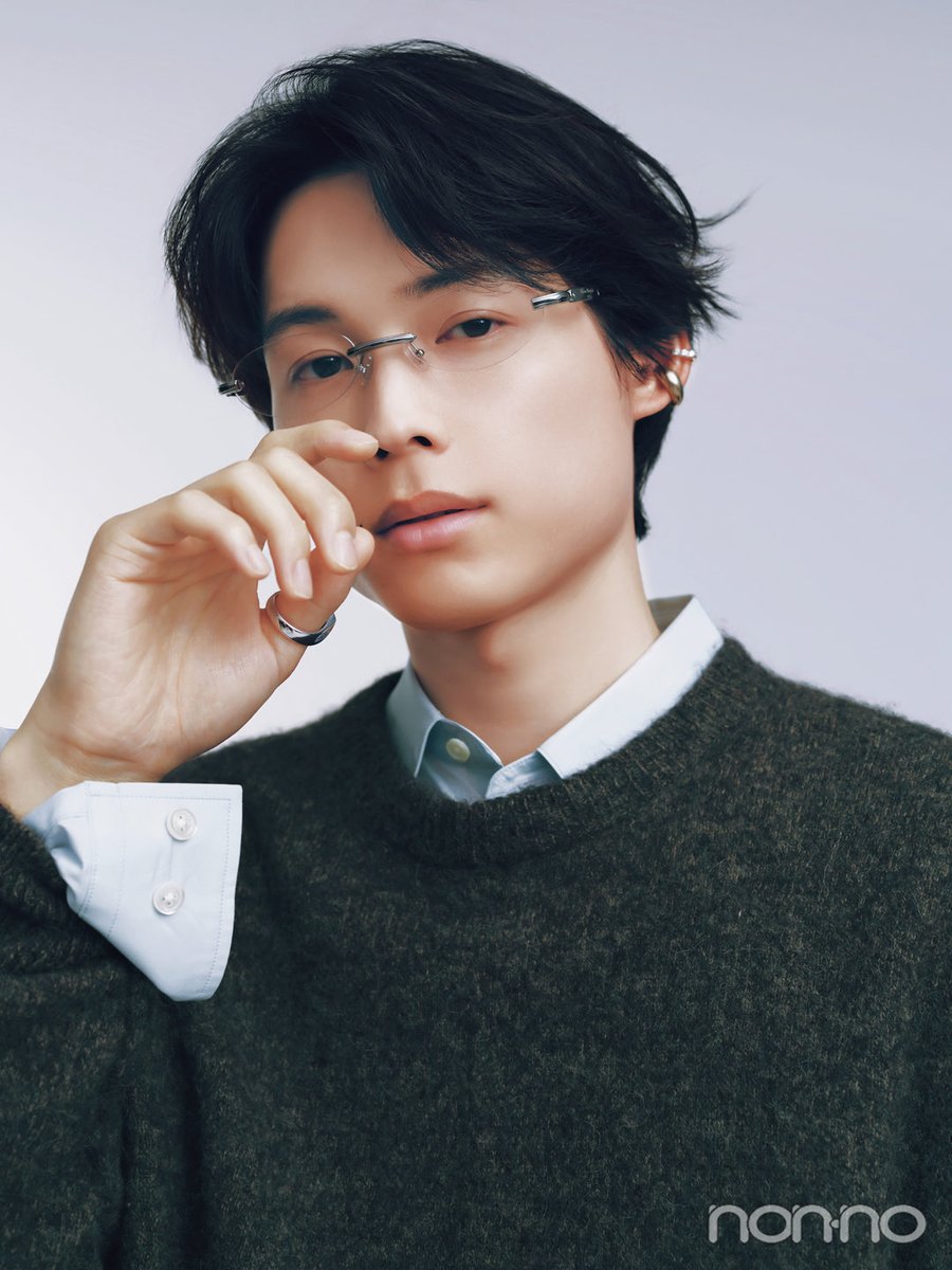nonno_staff's tweet image. #松村北斗 さん表紙の #nonno11月号 特別版はゲットしてくださいましたか?映画 #秒速5センチメートル も公開ということで、大反響のリムレス松村さんを特別公開。他にも素敵な写真が盛りだくさんなので、お見逃しなく👓
店頭販売はまもなく終了🏃♂️🏃♂️🏃♂️
ご購入はこちらから▶️
amazon.co.jp/dp/B0FMY1NCZD