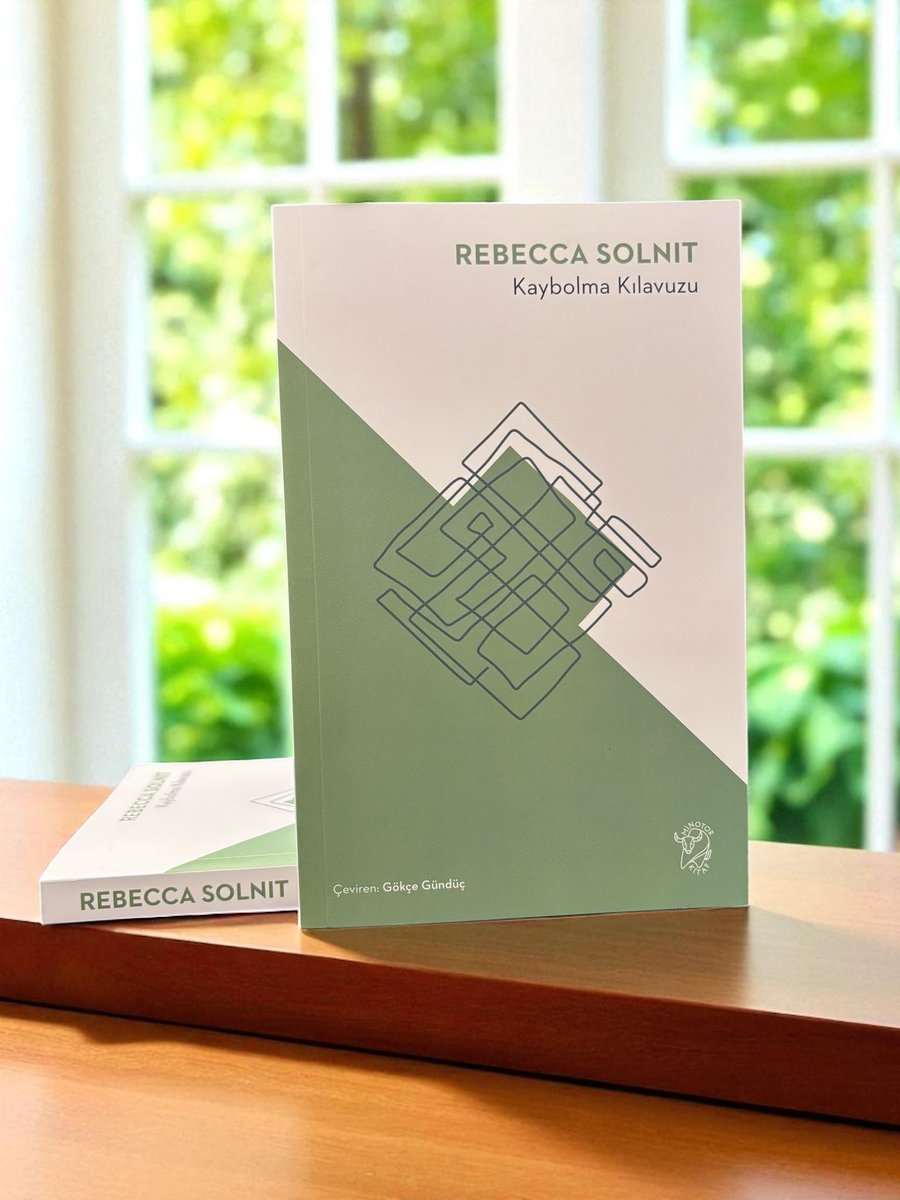 MinotorKitap's tweet photo. #KaybolmaKılavuzu 📚
Bir dizi otobiyografik deneme yazısı olarak kaleme alınan Kaybolma Kılavuzu, Rebecca Solnit’in hayatındaki sembolik anlar ve ilişkilerden yola çıkarak belirsizlik, güven, kayıp, hafıza ve mekân gibi meselelerin üzerine eğiliyor.
#MinotorKitap #RebeccaSolnit https://t.co/YRKrp8Oufa