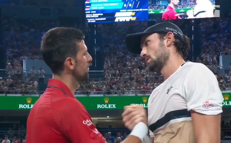 “Te lo meriti”.

Non capita tutti i giorni di ascoltare queste parole da un campione come #Djokovic. 

Valentin Vacherot è il tennista con la classifica più bassa di sempre a raggiungere la finale di un Masters 1000. 

Chi l’avrebbe mai detto….

Certo che alla luce delle