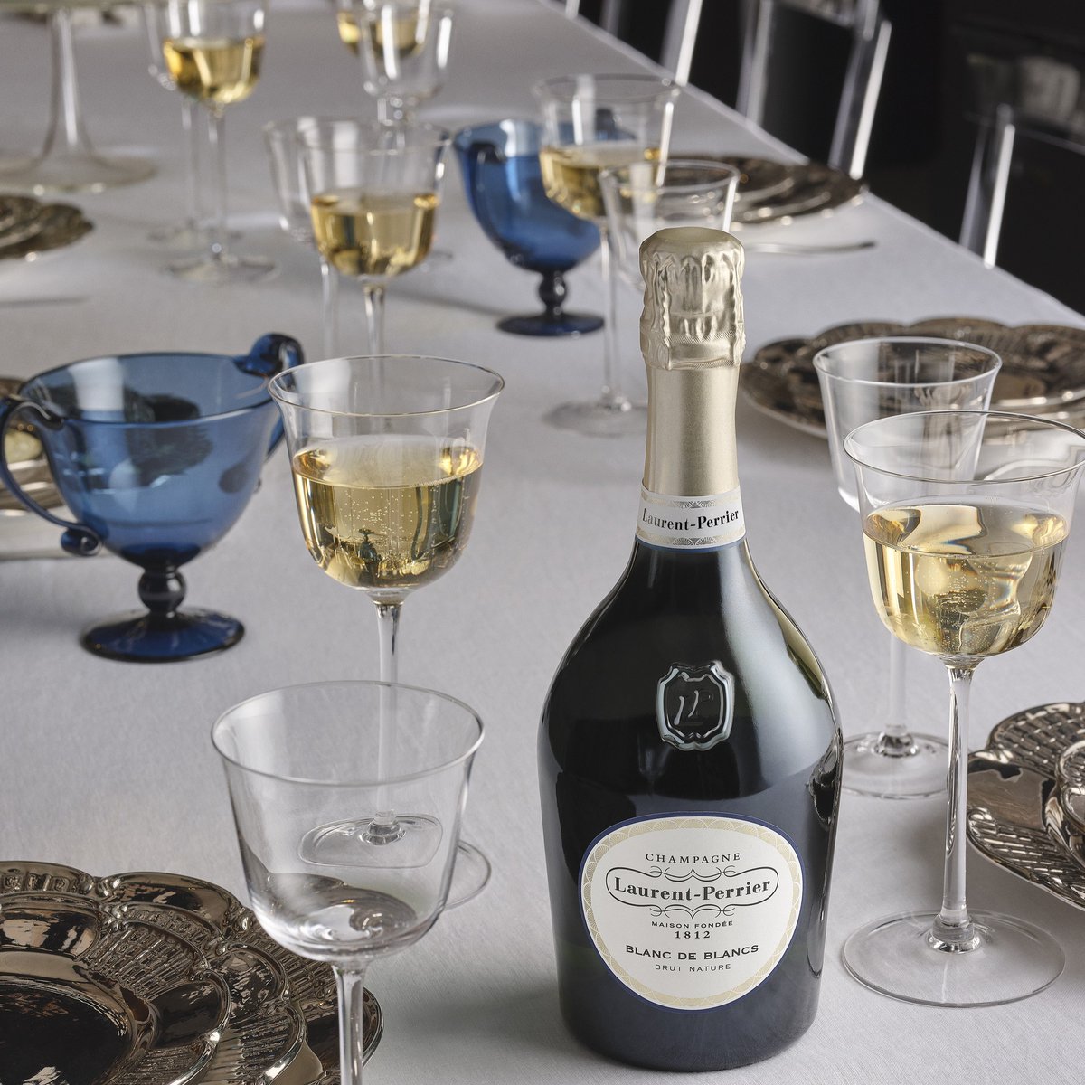 champagneLPIT's tweet image. Laurent-Perrier Blanc de Blancs Brut Nature si distingue per la sua mineralità, la sua freschezza e le eleganti note agrumate.
Servire tra i 9°C e gli 11°C, per esaltarne tutta la purezza e la vivacità
#laurentperrier #laurentperrieritalia