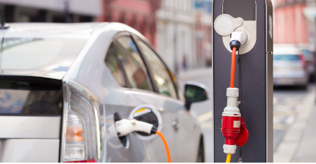 Electricalmirro's tweet image. Electric Future Accelerates!

The global #ElectricVehicle market will surge from $698.6B (2025) to $1.18T (2035) 5.5% CAGR🔋
Driven by EV demand, battery innovation &amp;amp; clean energy policies.

Read more:🔗 electricalmirror.net/electric-vehic…
#EVMarket #BatteryTech #EVGrowth #Electricalmirror