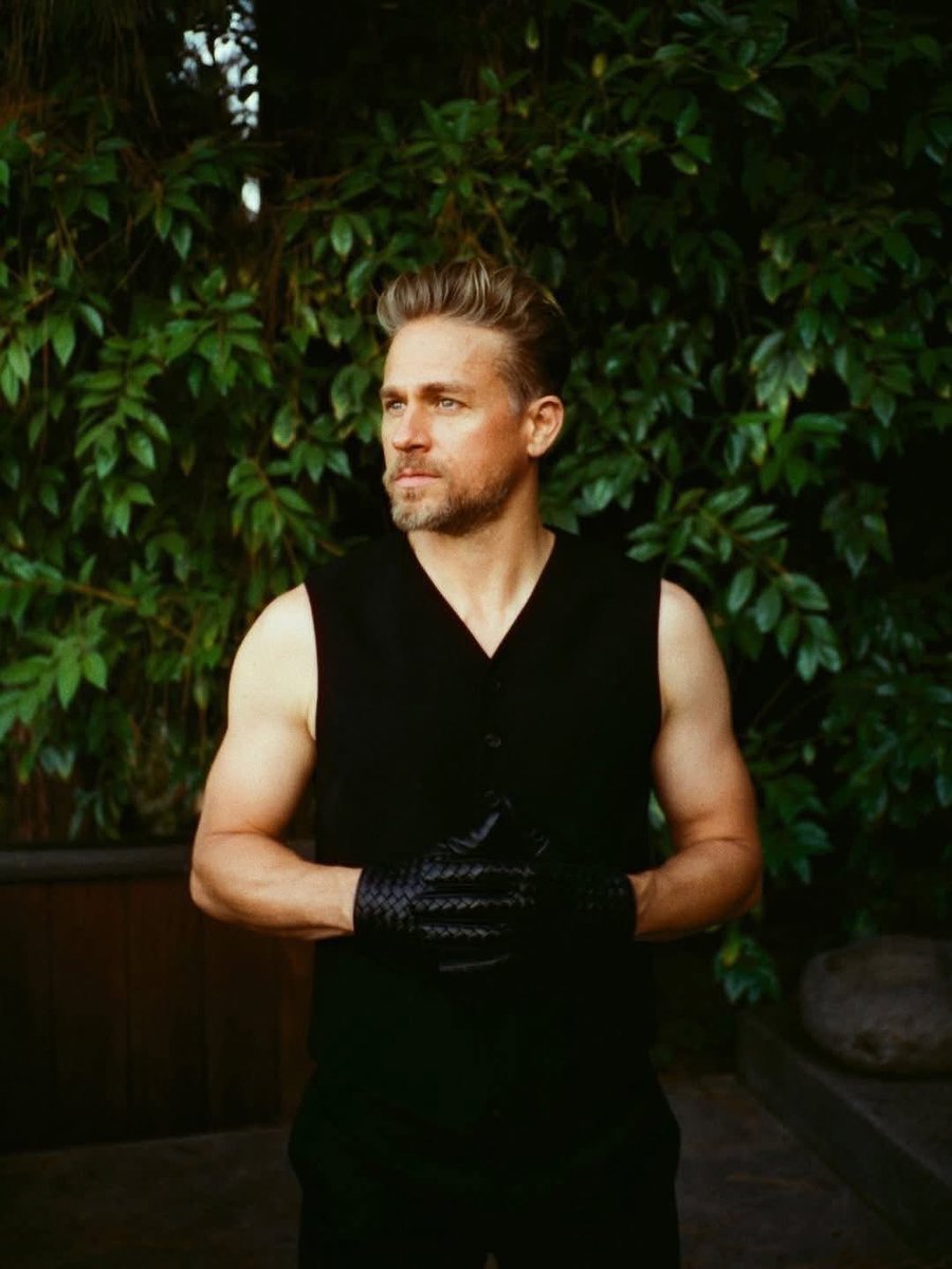 Charlie Hunnam tweet media