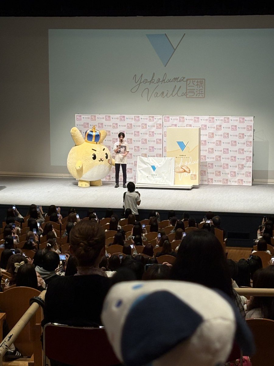 bluedalofficial's tweet image. #横浜バニラ の新商品発表会に行ってきたよ🐾
第2弾はこだわりのほろっと口溶けの良いサブレだって❣️
バニ丸🐰も大役お疲れさま〜!
#塩バニラクリーミーサブレ
#髙橋優斗 #バニ丸
