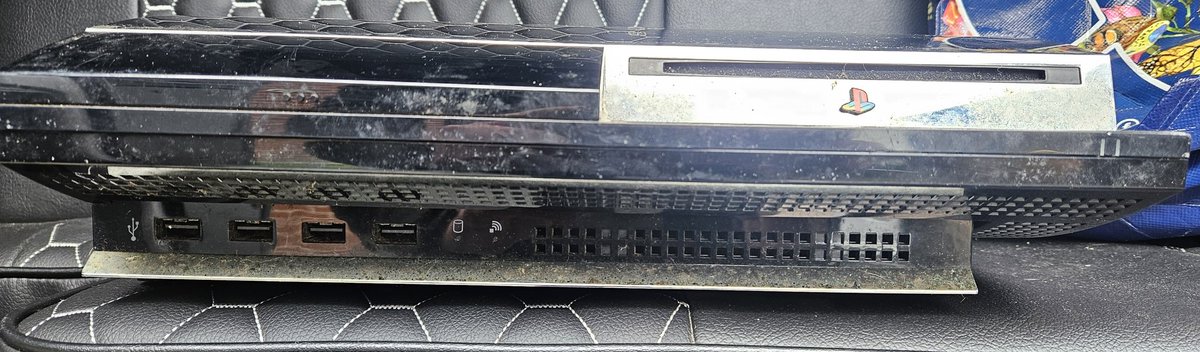 Kyonko_VT's tweet photo. Today I got an interesting #KyonkoFinds with a great variety of PlayStations & something proper retro:
PS2 Black - 2 controllers
PS2 Silver - 1 controller
PS3 60GB backwards compatible
PS4 Slim
&
An Atari 520!
Oh and box load of PS2 games! All saved from the scrapheap! ๐๐ https://t.co/7UGnQ4ms4V
