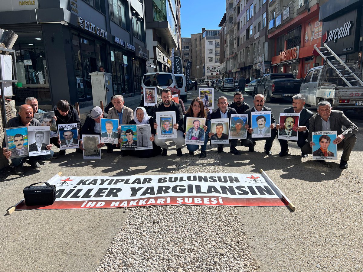 Hacı Ahmet Er için bir mezar yeri bulana kadar hukuki mücadelemiz devam edecek.
 
Buradan yetkinlere bir daha sesleniyoruz;
Hacı Ahmer Er’in akıbeti açıklansın ve sorumlular adalet karşında hesap versin.
Hacı Ahmet Er ve tüm kayıplarımız için adalet aramaya devam edeceğiz.