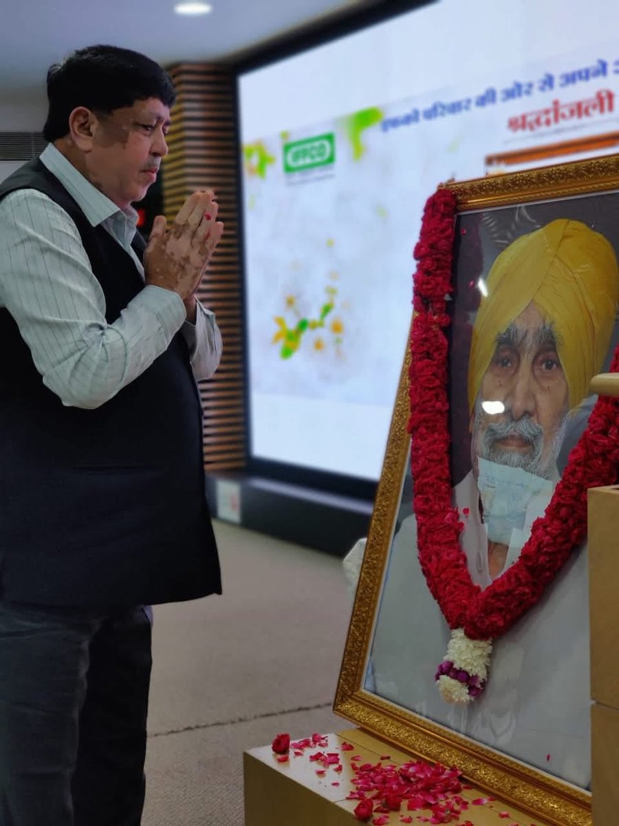 इफको के पूर्व अध्यक्ष स्व. सरदार बलविंदर सिंह नकई जी की पुण्य तिथि पर सदर वंदन। 

आपकी सरलता, नेतृत्व और सहकारिता के प्रति समर्पण को याद करते हुए आपको श्रद्धापूर्वक नमन करता हूं।
<a href="/IFFCO_PR/">IFFCO</a> 
<a href="/NakaiJagdeep/">Jagdeep Singh Nakai</a>