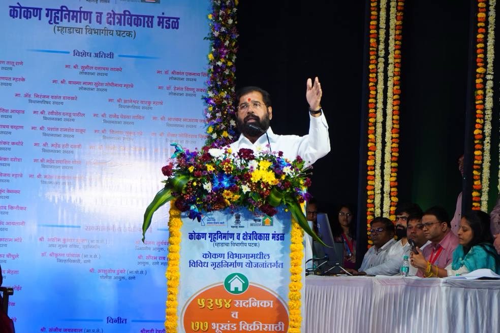 mieknathshinde's tweet image. घर म्हणजे केवळ चार भिंती नव्हे, तर प्रत्येक कुटुंबाच्या सुरक्षिततेचा, आत्मसन्मानाचा आणि आनंदाचा पाया आहे. सर्वसामान्यांना परवडणारी घरे देण्याचे काम म्हाडा पारदर्शक आणि विश्वासार्ह पद्धतीने करत आहे. आता म्हाडाची घरे उत्कृष्ट दर्जाची, वेळेत पूर्ण होणारी आणि सर्वसामान्यांच्या…