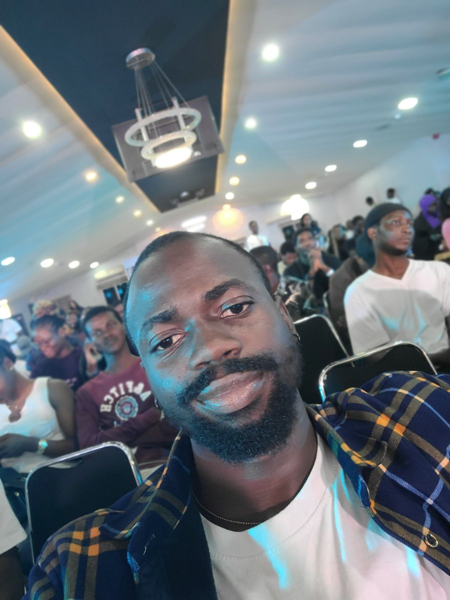 Xionne_'s tweet photo. I'm present with my AWS colours sef 💙🧡 🤭

@awssecwestafri 🚀 #AWSCD25 
#AWSCommunityDay https://t.co/TzOVi8cjYD