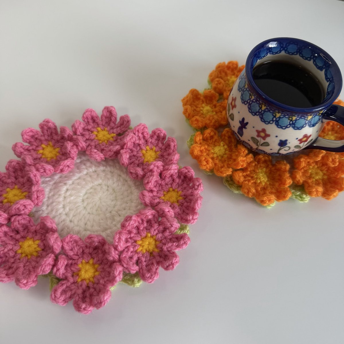 tsumu__crochet's tweet image. コスモスのブーケコースターを編んでみました〜！🪡✨

ブーケブランケットよりも短時間で編めるので、気軽に季節のお花を編みたい方におすすめです💐💕

ブーケシリーズの中でも難易度は低めなので、初心者さんでも挑戦していただきやすいと思います🥹🫶🏻

ぜひお好きなカラーで編んでみてください🧶